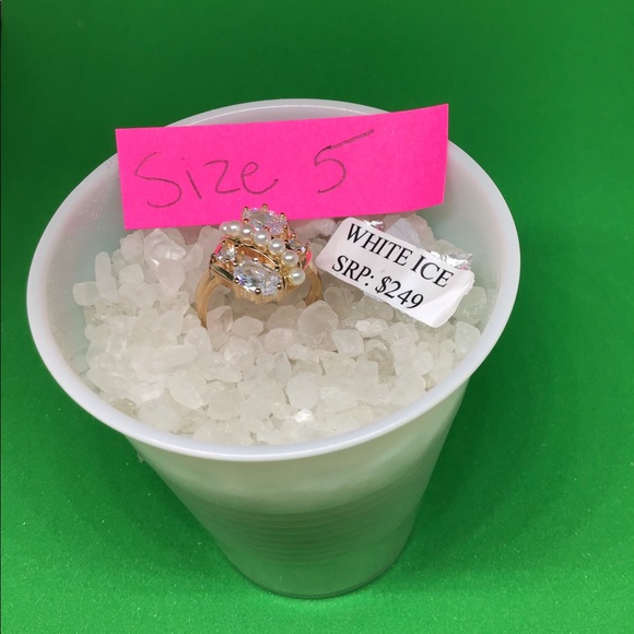 Women’s Rings - Picture 2 of 2